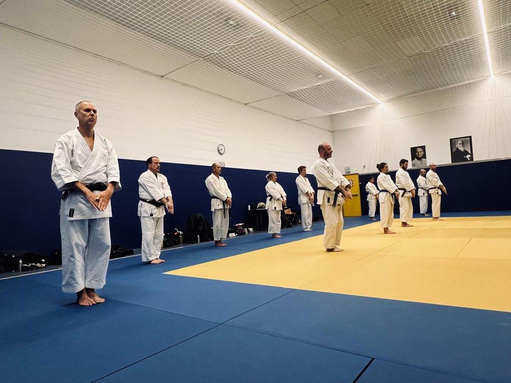Séance de karaté au club Mikado